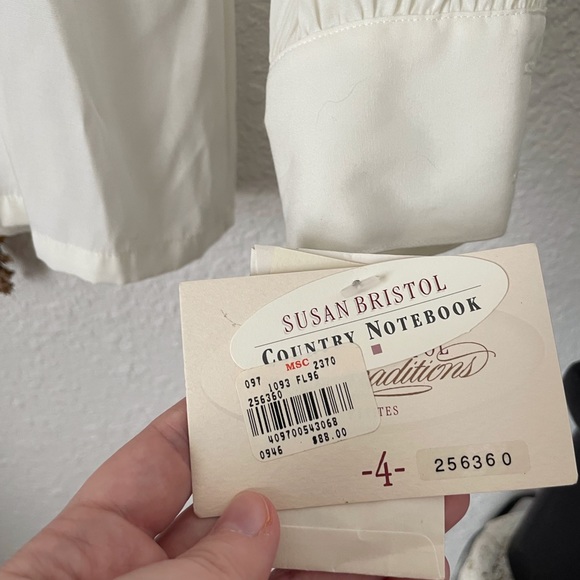 Susan Bristol Vintage Ivory Blouse with Crocheted Collar - Picture 3 of 4